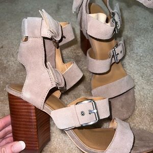 Crown Vintage Heels. Size 7.